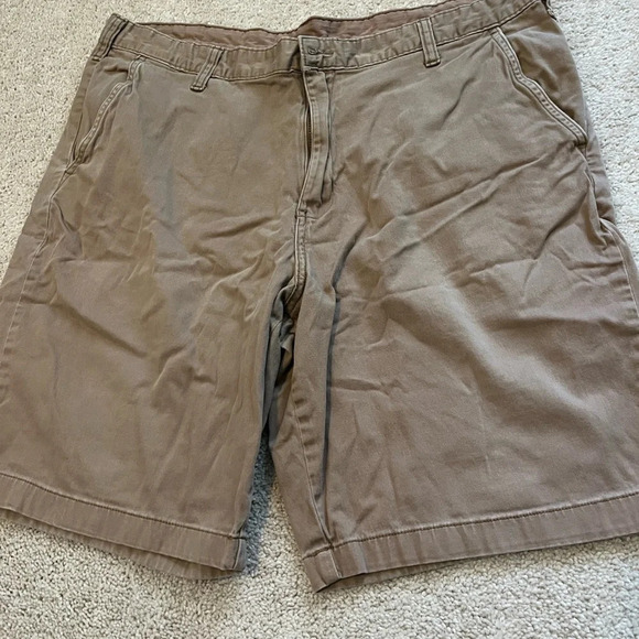 Men’s Khaki Shorts - Picture 2 of 8